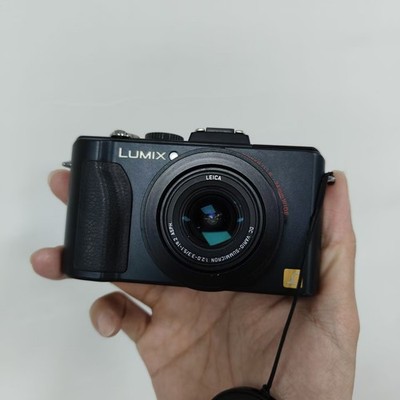 Panasonic LUMIX DMC-LX5 10.1MP 3.8X Optical Zoom Digital Camera Black