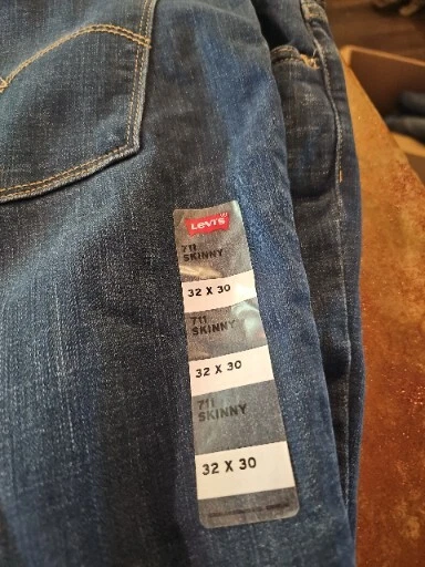 Levi's 711 best sale shaping skinny