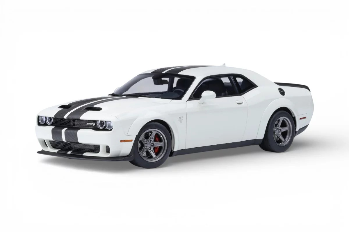 Dodge Challenger SRT Super Stock 2023 AUTOart 1:18 en résine noire de collection