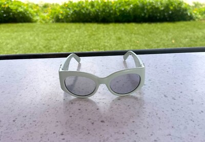Gucci GG1544S 003 Brand New Green Green Grey Oval Sunglasses  display picture 3