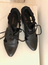 VIAMAESTRA Black Ruffle Cutout Oxford Shoes Size 8 Retail 350