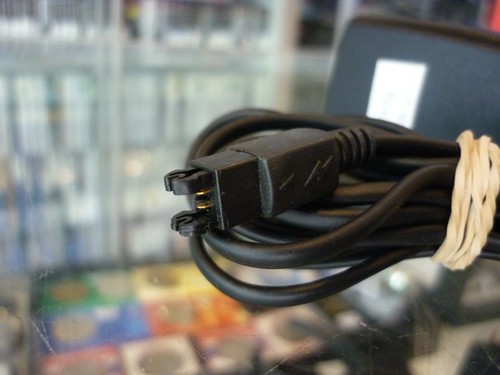 GENUINE SONY ERICSSON AC ADAPTOR CHARGER (CTS-13) 4.9V DC 450MA - Picture 3 of 9