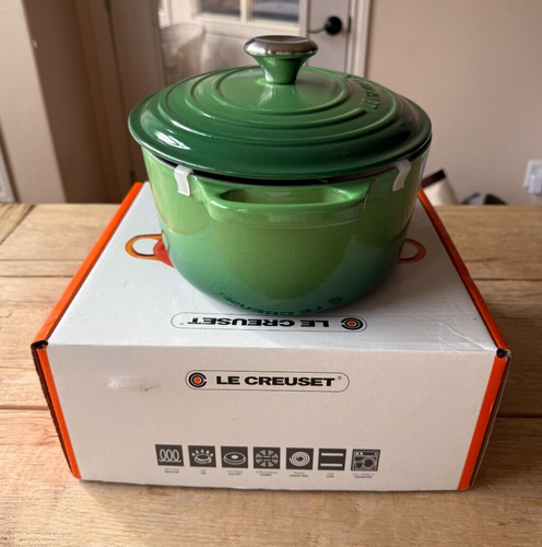 Le Creuset Signature Enameled Cast Iron Oval Dutch Oven 5 qt Bamboo Green NEW - Picture 6 of 10