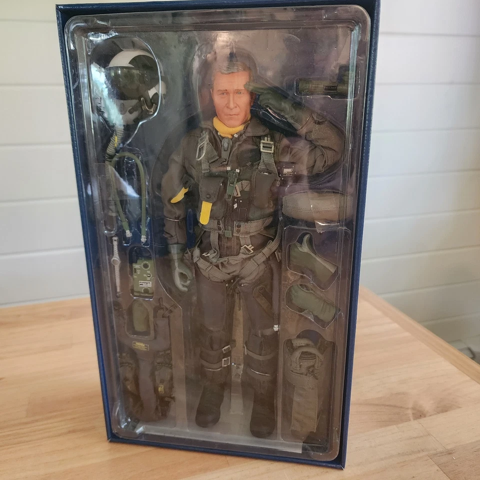 Figura George W Bush Presidente de los Estados Unidos y Aviador Naval 2003 Elite Force Aviator  Foto 4 de 4