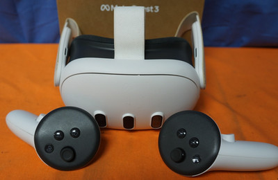 Meta Oculus Quest 3 128GB Virtual Reality Headset VR Gaming W/Box