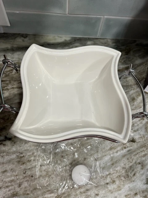 Godinger Silver Art White Wave Style Ceramic Baking Dish w/Wire Chafing Rack - Image 2 of 4