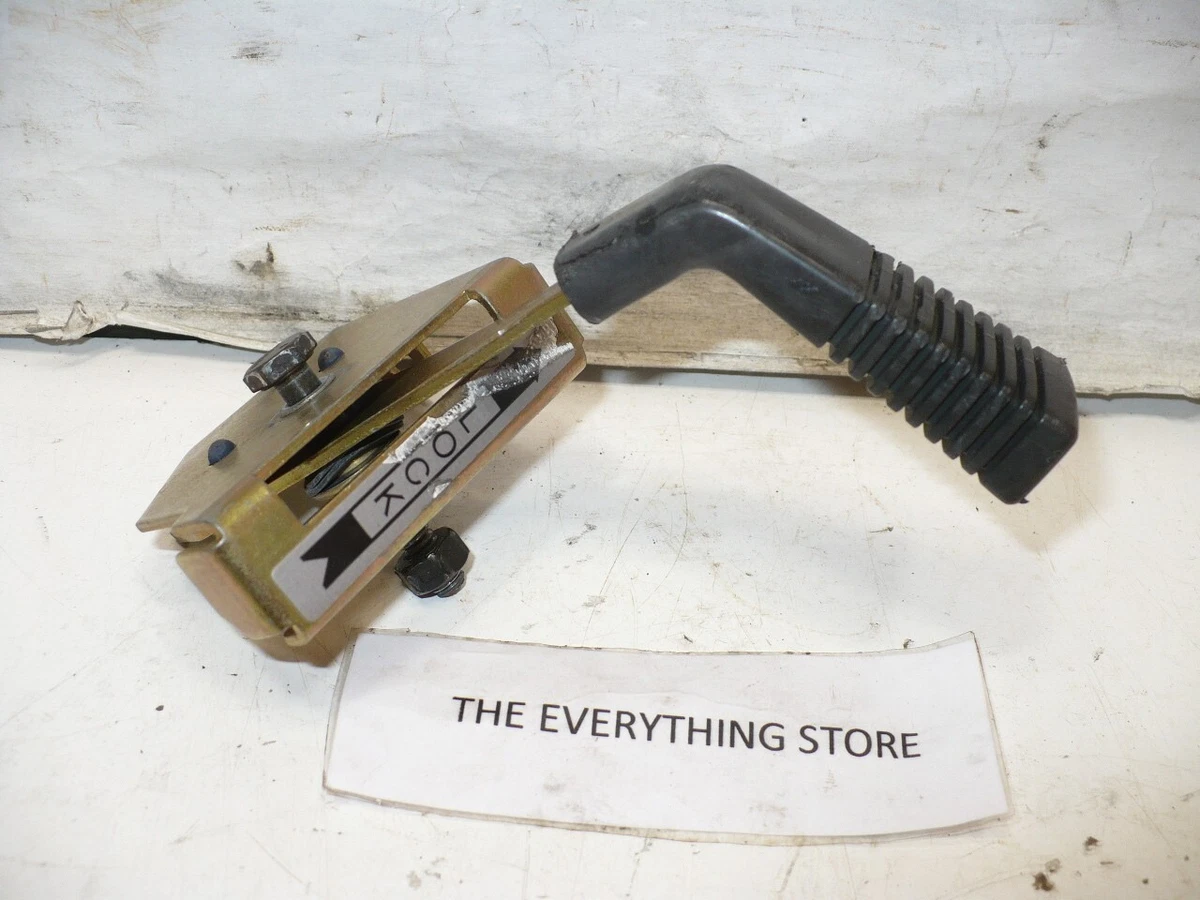 JOHN DEERE JS40 CASTER LOCK CONTROL LEVER ASSEMBLY GX22342 USED FREE SHIPPING