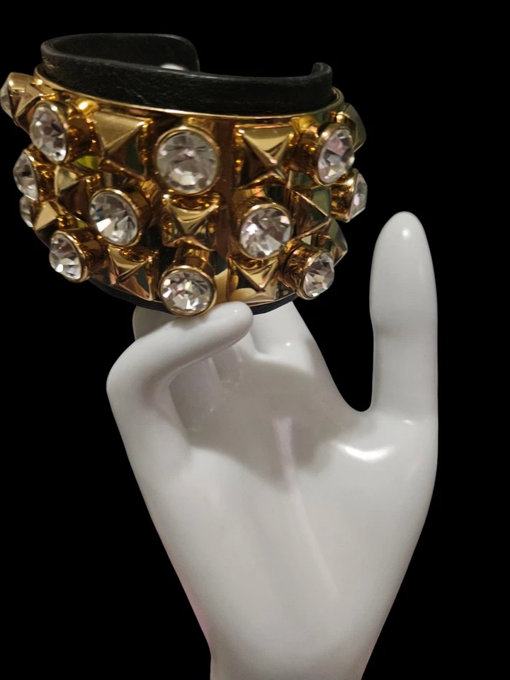 Brazalete con tachuelas de oro Juicy Couture con gemas transparentes DE COLECCIÓN RARO ENCONTRAR Foto 2 de 4