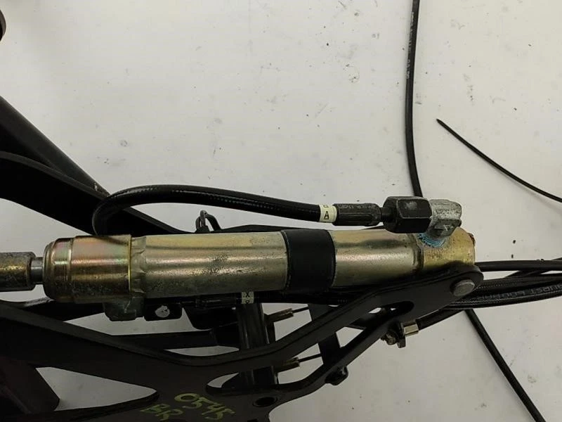 Задний правосторонний откидной шарнир и цилиндр Saab 93 9-3 OG подходят для 1998-2003 годов выпуска - Изображение 3 из 4