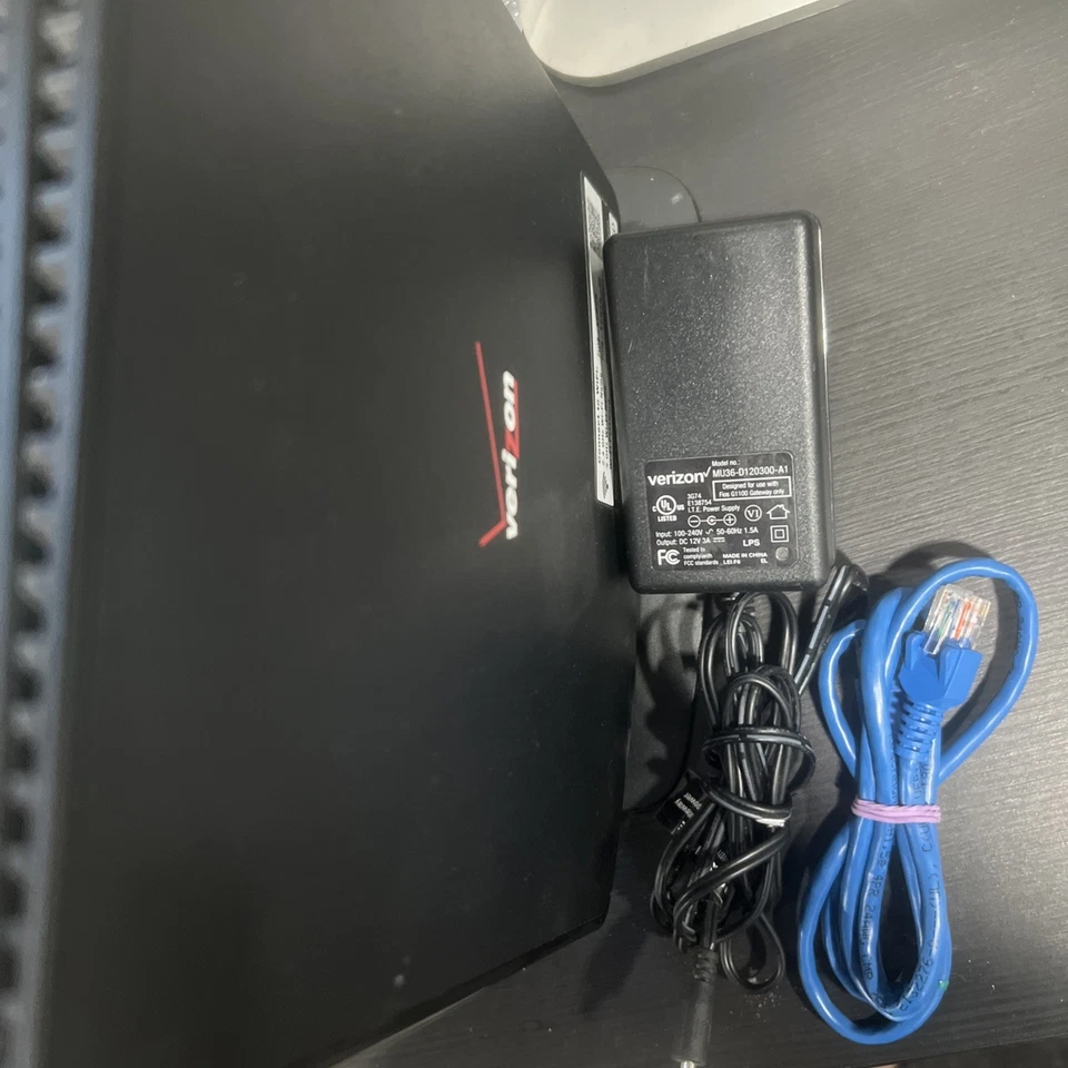 Verizon FiOS-G1100 Wi-Fi Router in excellent condition + Bonus ethernet cable! - Image 2 of 4