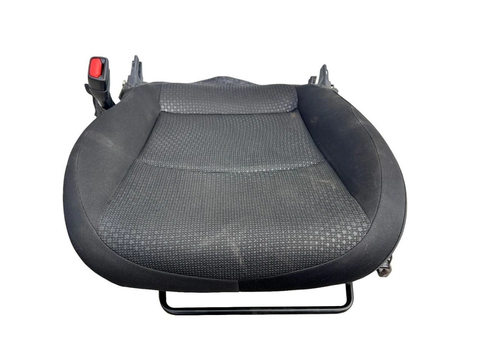Левое переднее сиденье со стороны водителя для Toyota Prius 2016-2022 годов выпуска только нижнее основание ткань черное - Изображение 3 из 4