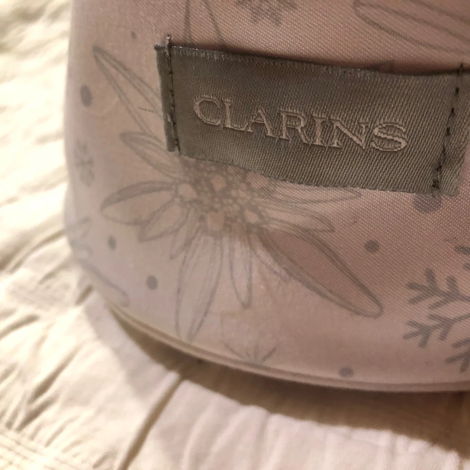 Clairns Leche Limpiadora Terciopelo Tamaño Completo con 3 Limpiadores de Muestra + Suero en Estuche Foto 4 de 4