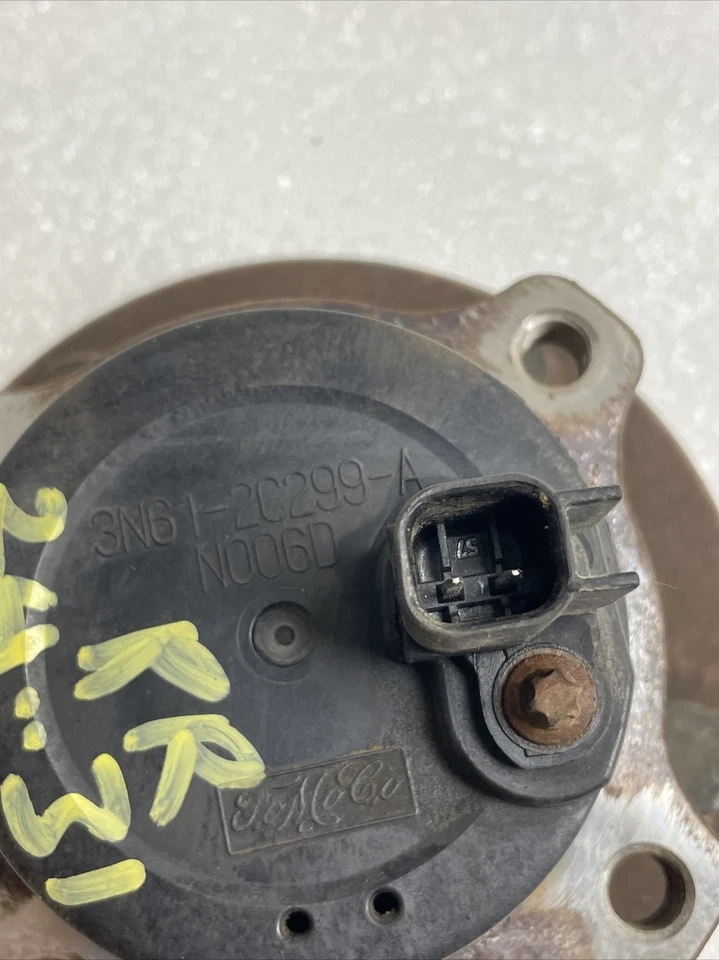 Conjunto de cojinete de rueda y buje trasero derecho del pasajero Mazda 3 2012 OEM Foto 3 de 4