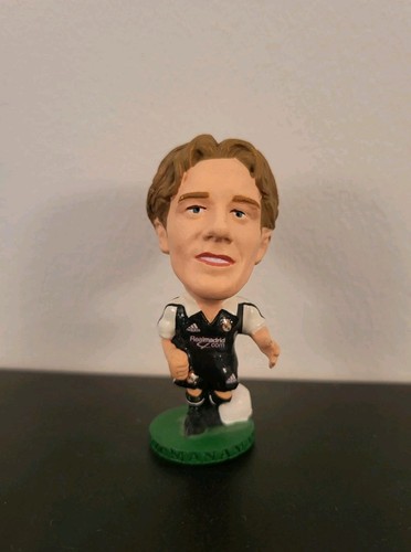Steve McManaman Corinthian Repaint, Real Madrid Away Kit 01/02