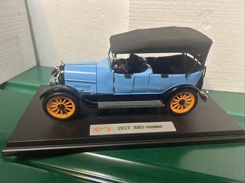 Signature Models 1/18 Scale 18115 - 1917 REO Touring - Purple | Achetez sur