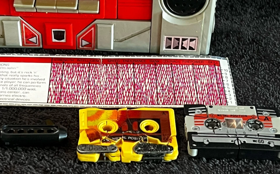 1985 BLASTER • COMPLETE w/2 CASSETTES • G1 VINTAGE TRANSFORMERS - Image 4 of 4