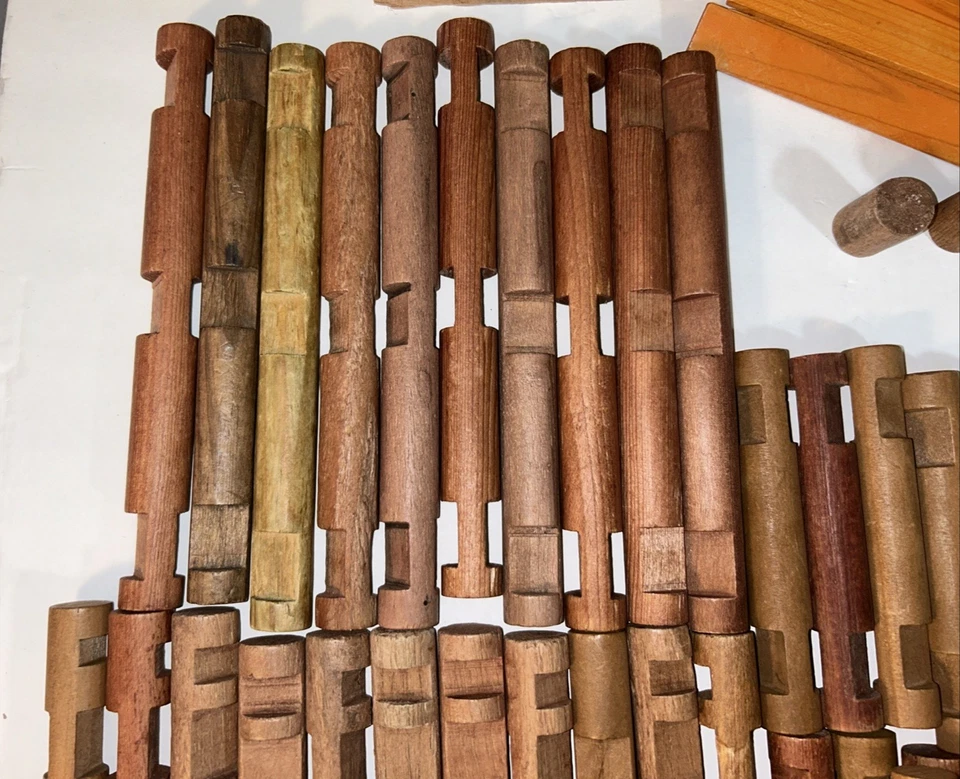 Large Lot 200 Pc Wood Lincoln Logs Lot 5lbs - Image 4 of 4