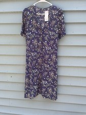 Womens V-neck floral print flare dress NWT  Small 