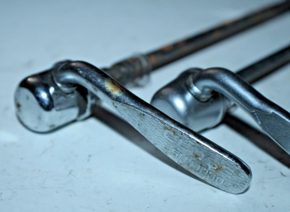 Juego de pinchos de liberación rápida para rueda de bicicleta Shimano MTB 100/135 mm QR Silver Gravel Café ~ Foto 2 de 4