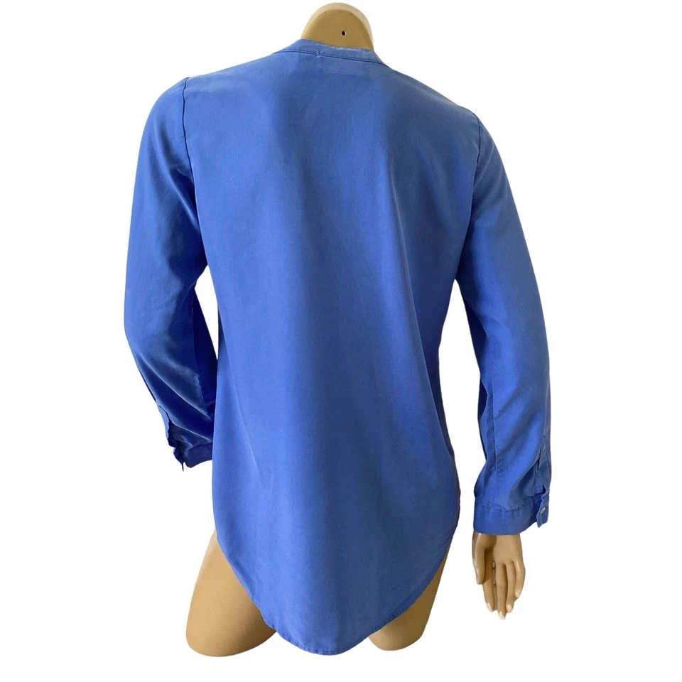 Camisa túnica CHICOS talla 0 pequeña con botones delanteros azul manga enrollable bolsillos en el pecho Foto 4 de 4