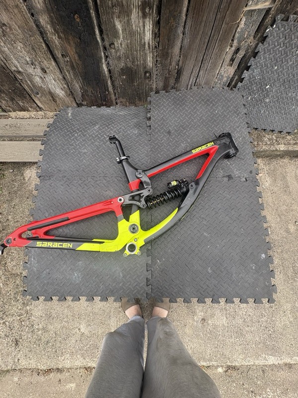 Saracen Myst Team Frame 27.5 Large With Fox Shock