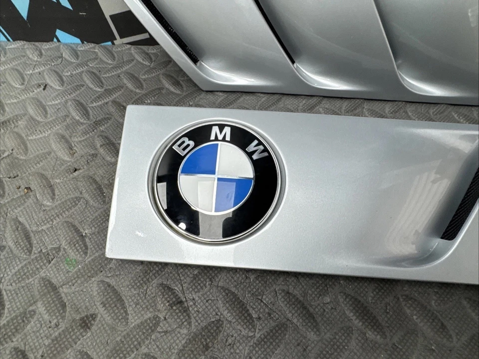 OEM 1996-2002 BMW E36 Z3 GUARDABARROS REJILLA MOLDURA INSERCIÓN EMBLEMA CONJUNTO PLATA *NOTA Foto 2 de 4