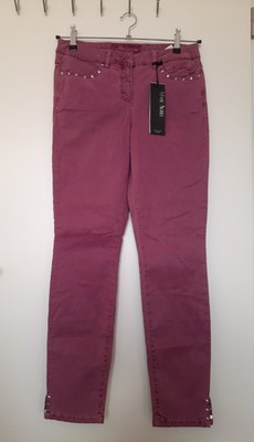 Jeans in Beerenfarbe