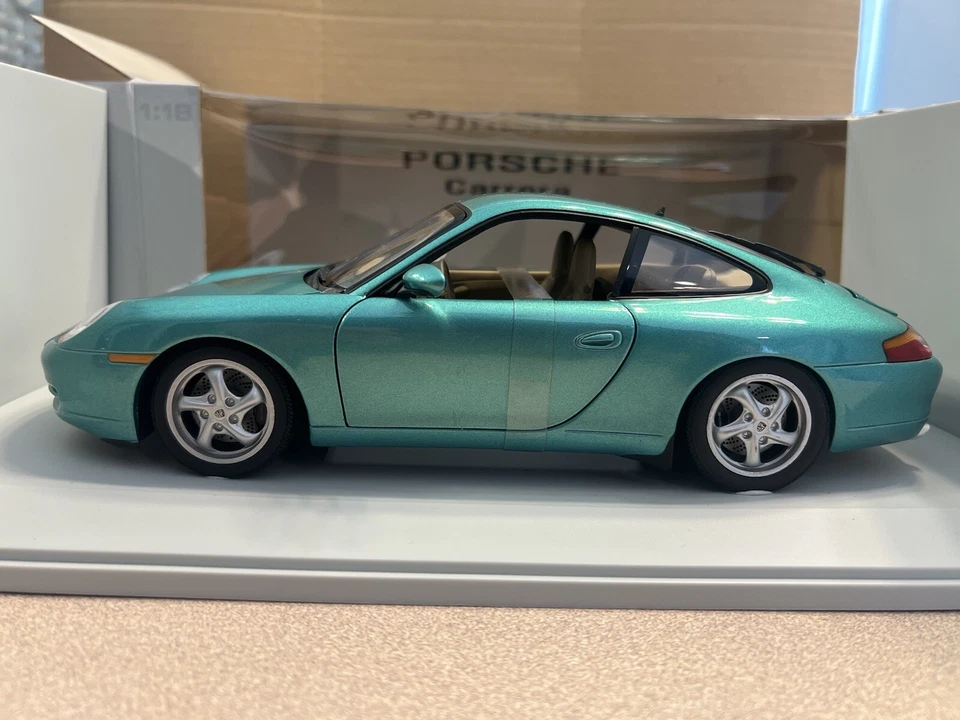 UT модели комплект лот: 1:18 Porsche 911 996 купе зеленый + боксер красный - Изображение 4 из 4