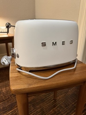 SMEG TSF01 2-Slice Retro Toaster White Cream **will only work UK/Singapore 