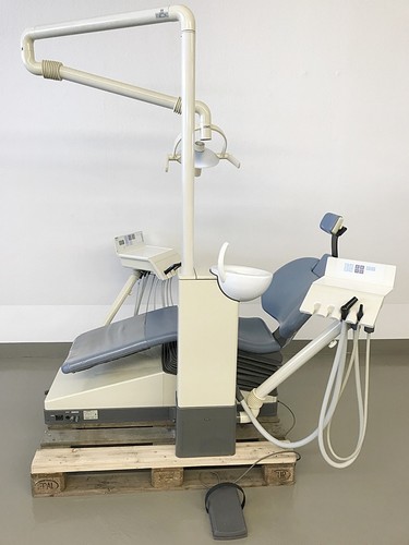 Sirona C4 Behandlungseinheit Trockenabsaugung Zahnarztstuhl - Bild 3 von 8
