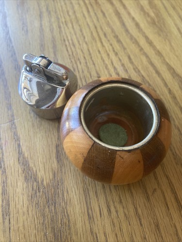 Stylish Mid Century Vintage Ronson Carousel Two Tone Wooden Table Lighter - Picture 4 of 5