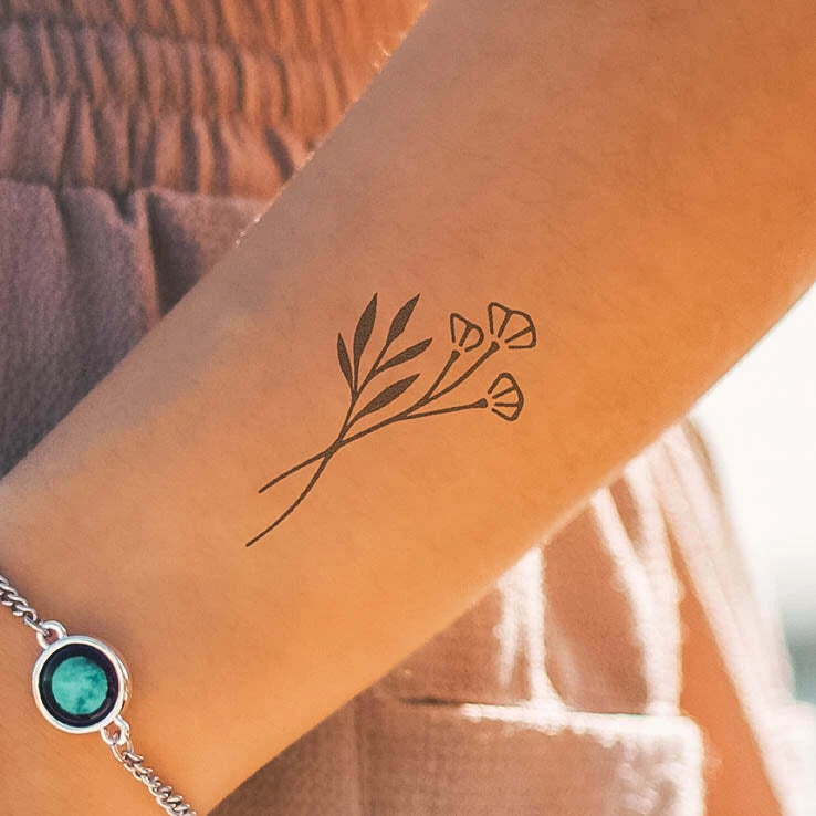 Tatuaggio Temporaneo Con Teschio, Rosa E Farfalla