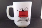 VINTAGE PEANUTS SNOOPY FIRE KING ANCHOR HOCKING MILK GLASS COFFEE MUG MINT!