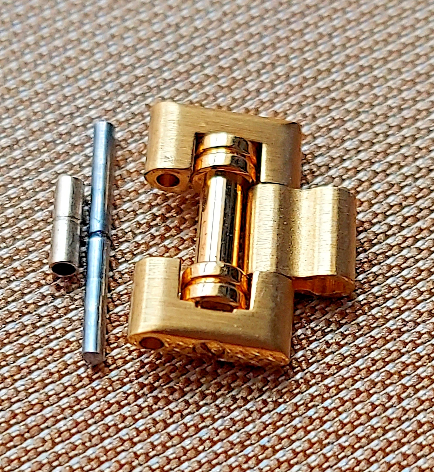 Piaget — Piaget Dancer 18k Yellow Gold Watch Link 12MM