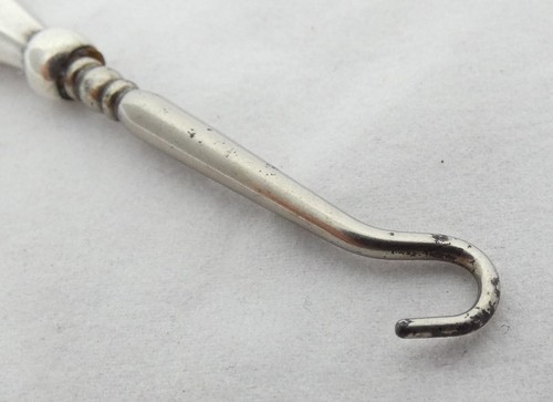 Antiguo gancho de botón Chatelaine pequeño de plata de ley eduardiano de 1913 de 7,5 cm pequeño - Imagen 2 de 5