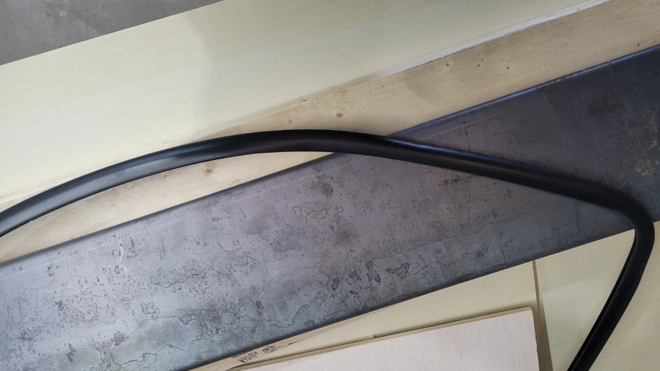 Moldura reveladora de parabrisas OEM 99-16 Ford F-250/350 Super Duty YC3Z2503144AA Foto 4 de 4