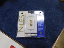 Niles AV Instillation Pro Speaker/Amplifier Convenience Outlet 5W-2S WH Bin15