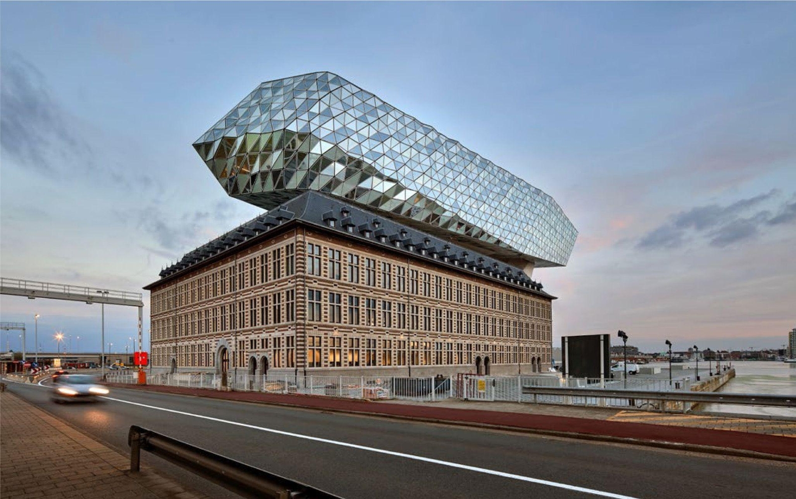 Thumbnail - Agata Toromanoff | Converted. Reinventing Architecture | Buch |