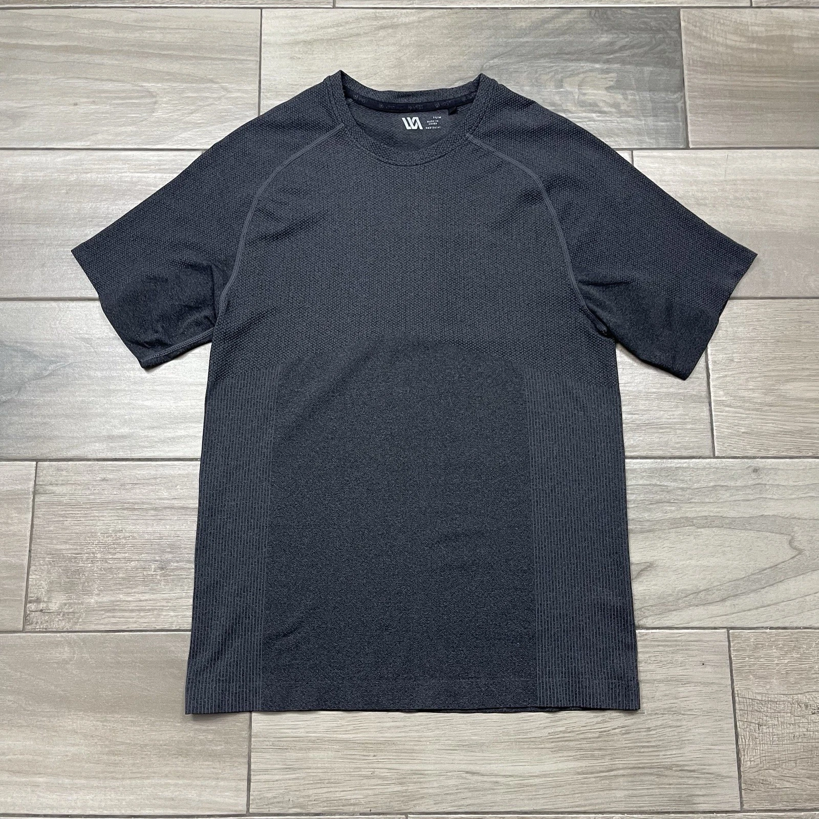 VRST T Shirt Mens Medium Training Athletic Short Sleeve Breathable Reflective