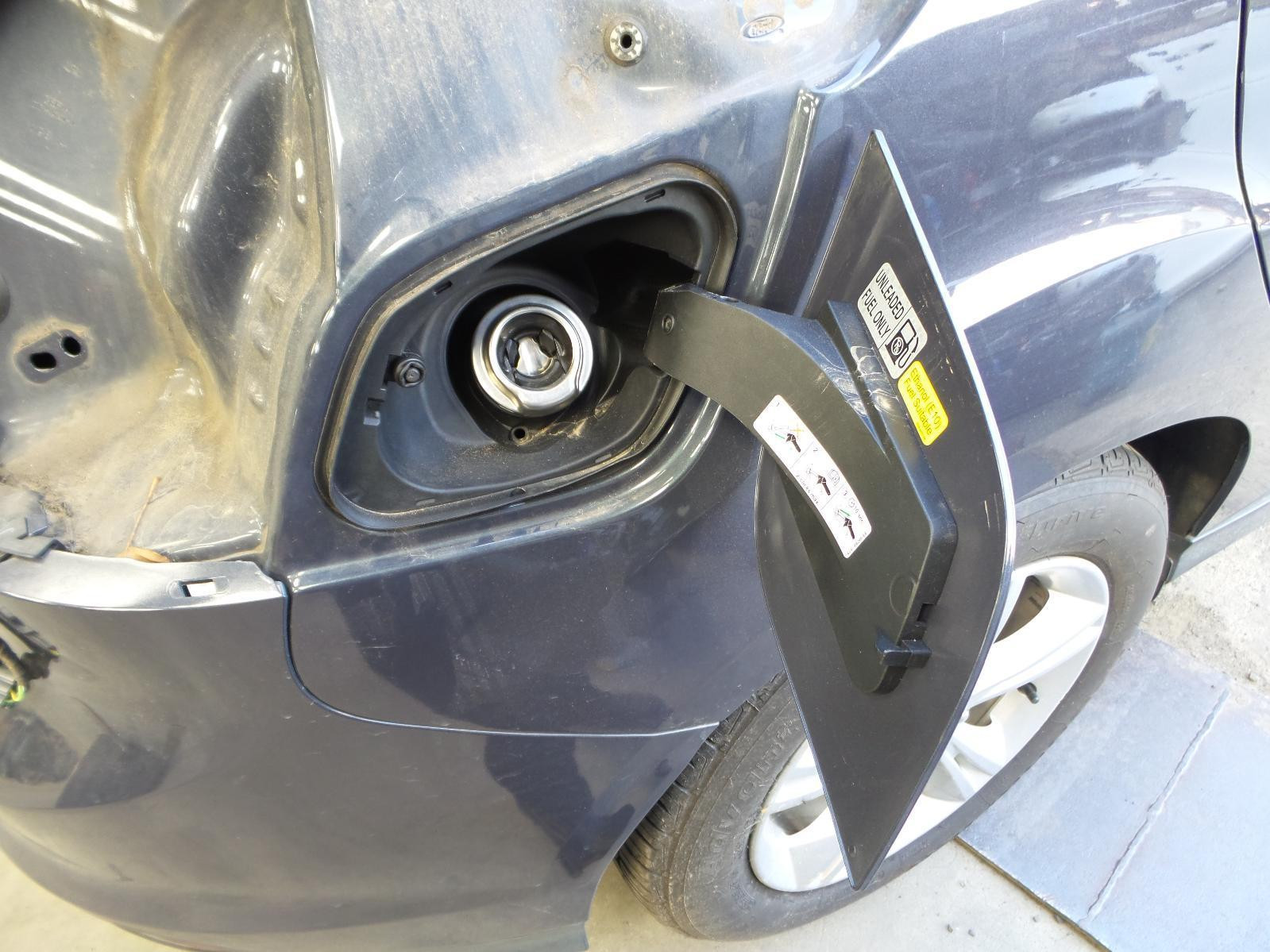 2014 Ford Focus FUEL DOOR / FILLER FLAP HATCH LW 05/11-08/15 11 12 13 14 15 image 2