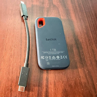 SanDisk 1TB Extreme Portable External SSD SDSSDE60-1T00 - 99% Health - Low Usage