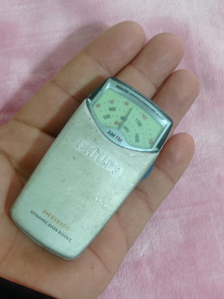 Rare vintage Philips AE6370 mini pocket analogue AM/FM stereo