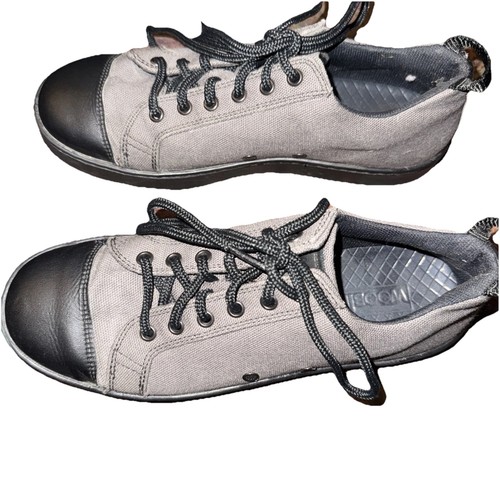 Gray and black Woobies Mod-1 canvas shoes with black laces, tan insoles, and textured rubber soles, men’s 5.5/women 7.