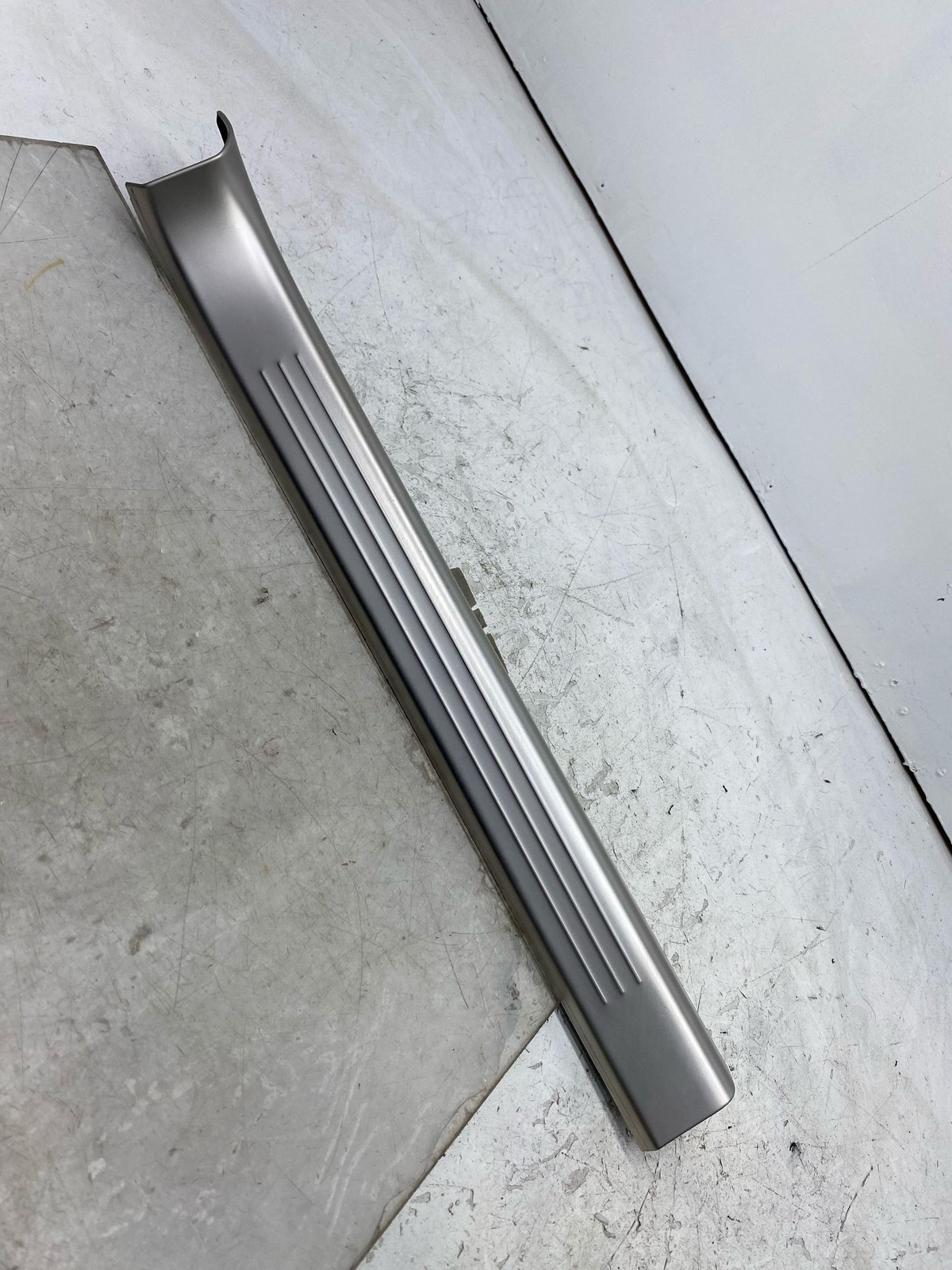 2013-2018 BENTLEY FLYING SPUR FRONT LEFT SILL SCUFF PLATE 3W4863381P *SCRATCHES*