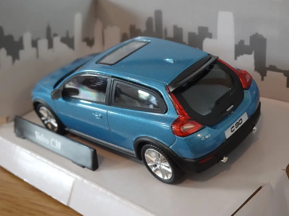COCHE CARARAMA VOLVO C30 AZUL MODELO 4-32670 1:43 Foto 3 de 3