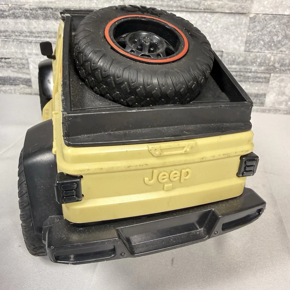 Jeep Gladiator Jurassic World RC con figura de Owen 2,4 GHz Mattel 2022 GYD27 Foto 4 de 4