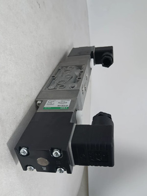 NEW CKD 4F230-08 Solenoid Valve AC110V