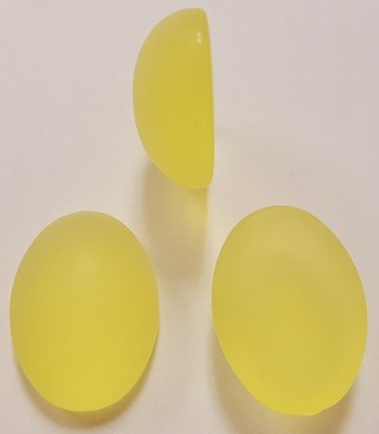 18 VINTAGE YELLOW MATTE ACRYLIC 18x13mm. OVAL SMOOTH DOMED CABOCHONS N557