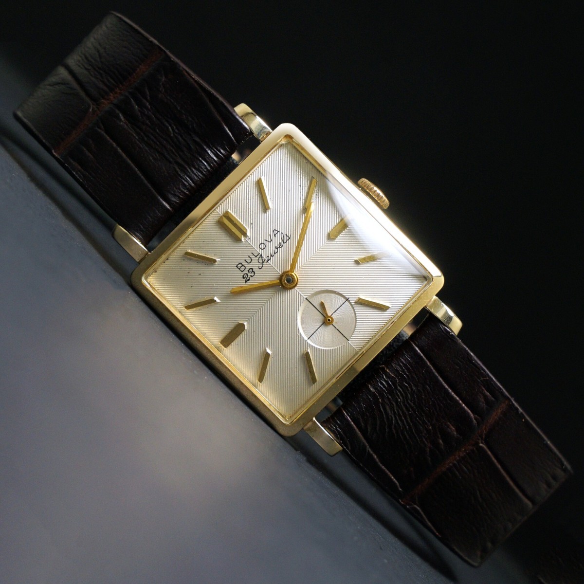Stunning 1960 Bulova 23 Jewels SOLID 14K Yellow Gold Man display picture 3