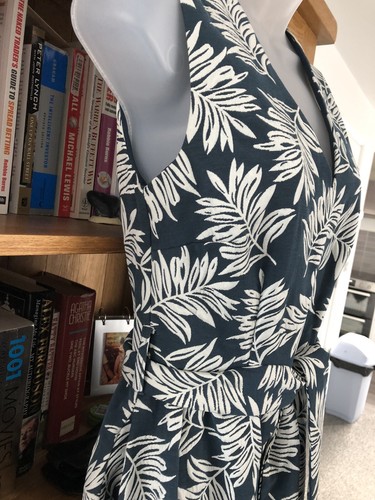 BNWT PER UNA - DARK TEAL LEAF - MOULDED TEA DRESS SIZE 8 Regular Length Was £65 - Picture 7 of 12
